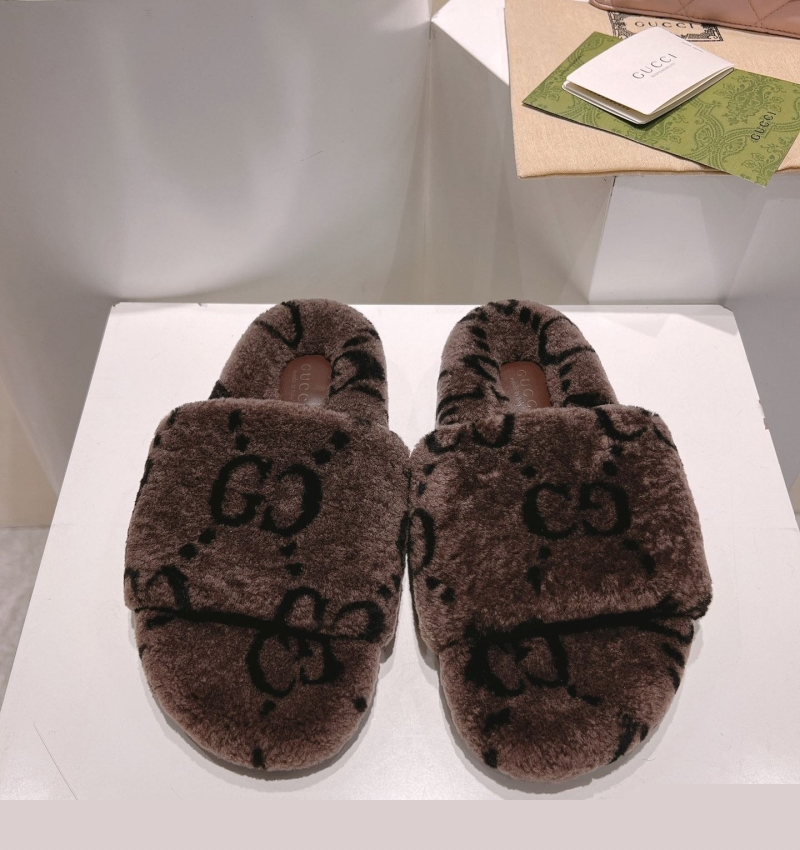G*u*i slippers